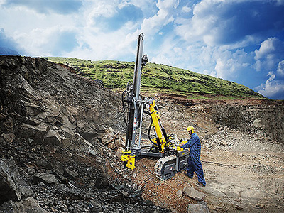 (PC+WAP)矿山钻机矿业设备网站pbootcms模板 蓝色营销型矿机机械设备网站模板下载